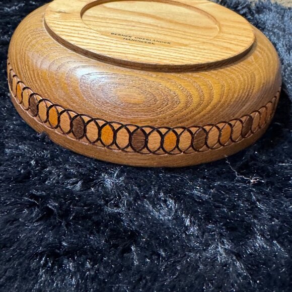 Berner Oberlander Handwerk Wooden Bowl With Intricate Geometric Design - Picture 6 of 8
